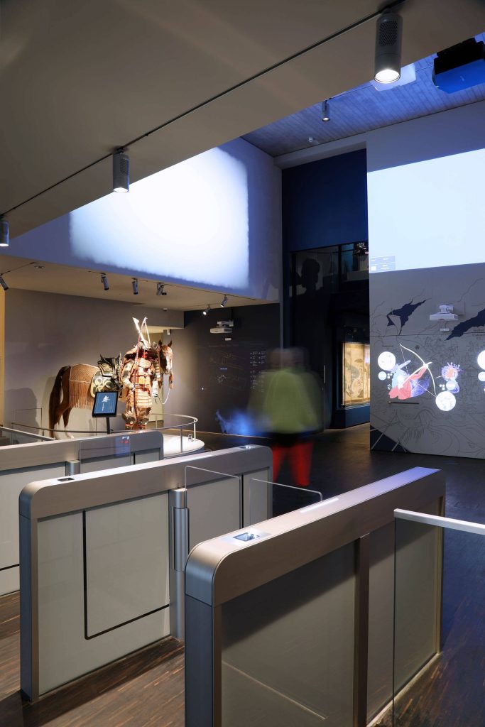 6-sensorschleuse-argus-60-detail-glasfuellung-1