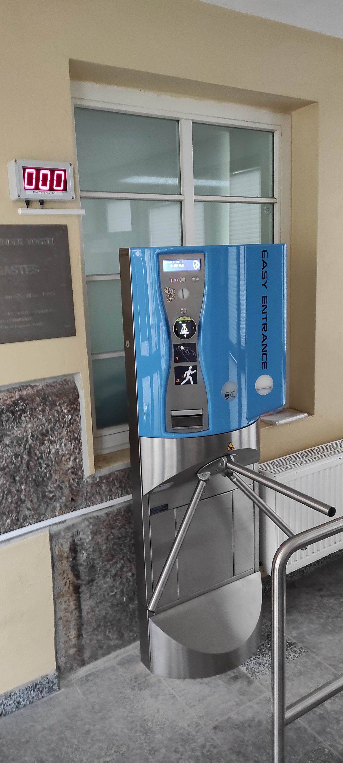 drehsperre-mit-kassenautomat-scaled