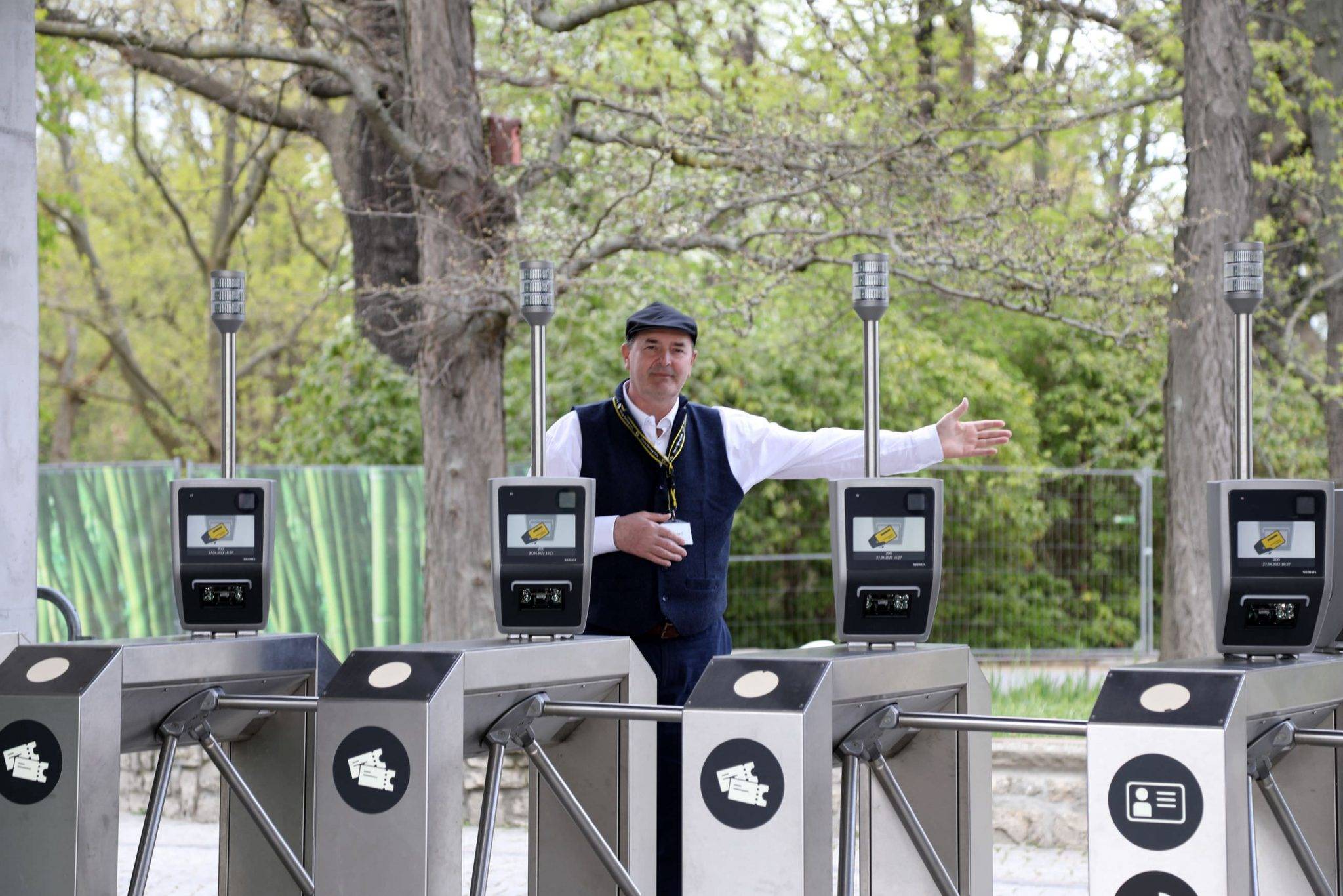 zoo-berlin-loewentor-zugangssysteme-referenzen-004-1-2048x1366